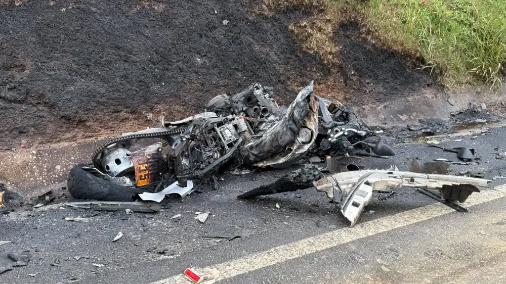 Acidente entre moto e dois veículos deixa motociclista gravemente ferido em Botuverá; vídeo mostra momento da colisão