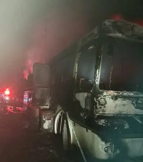 Incêndio destrói motorhome no bairro Tomaz Coelho, em Brusque